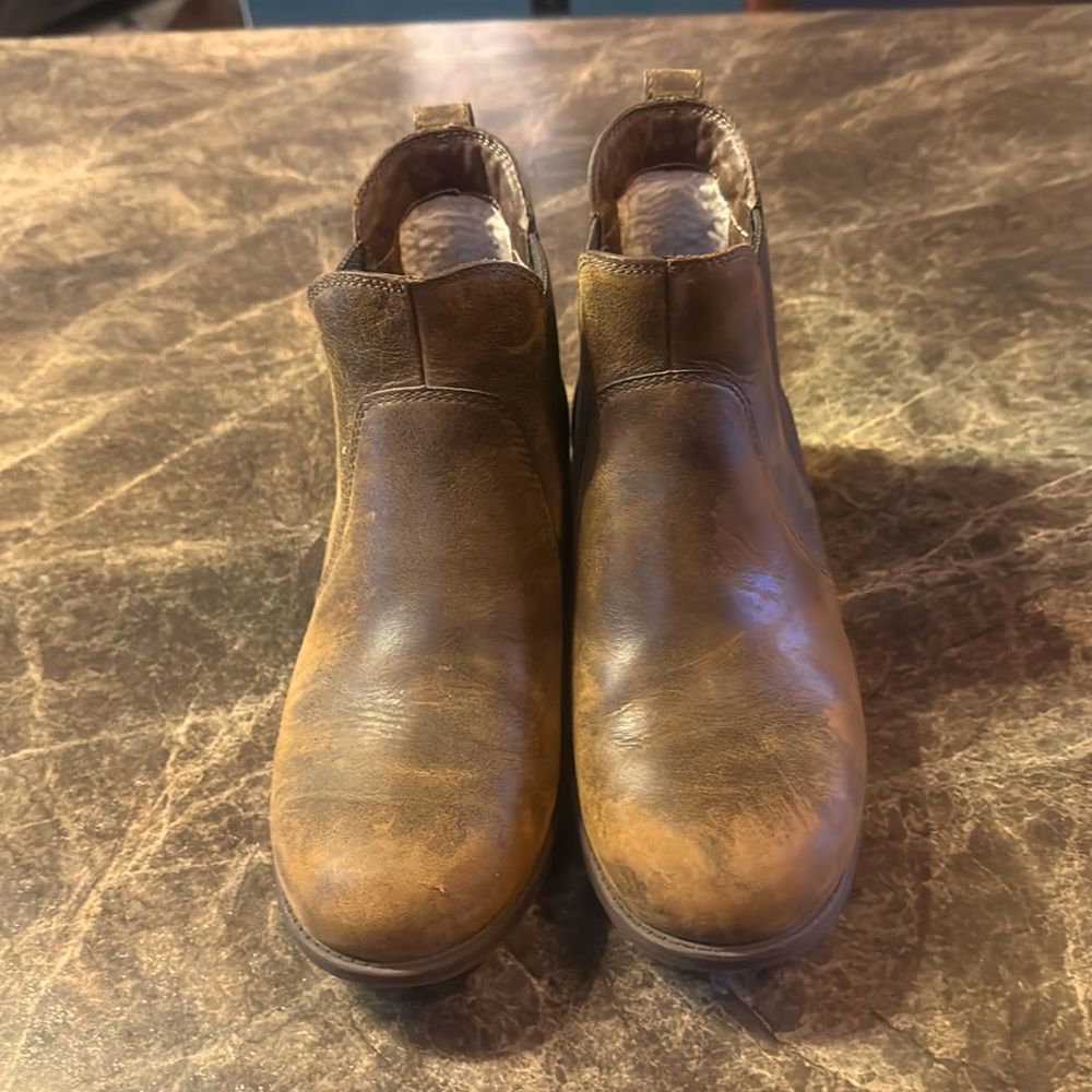 Ugg 9.5 boots